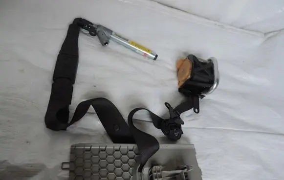 Opel Insignia A Front seatbelt 