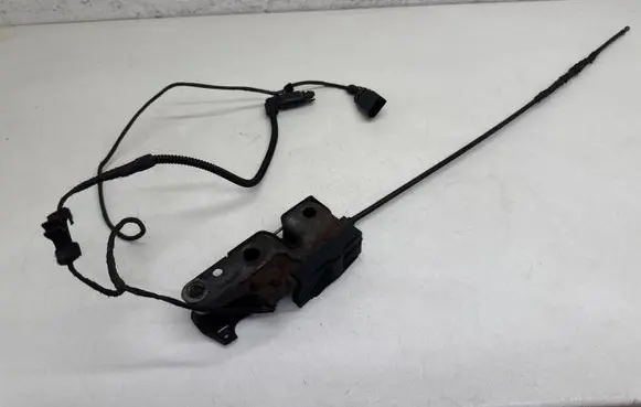 Volkswagen PASSAT B7 Engine bonnet/hood lock/catch 3C1823187