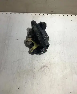 Volkswagen PASSAT B5 Front door lock 3B1837016AD