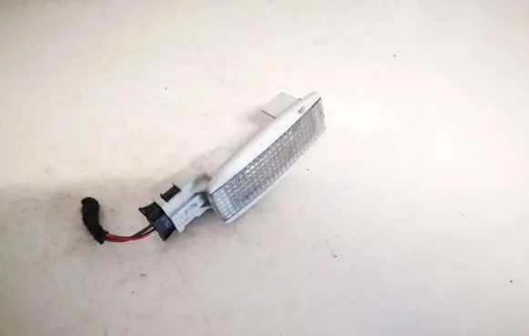 Volkswagen PASSAT B5 Other interior light 3b0947113