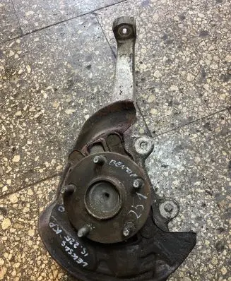 Lexus IS 220D-250-350 Front wheel hub