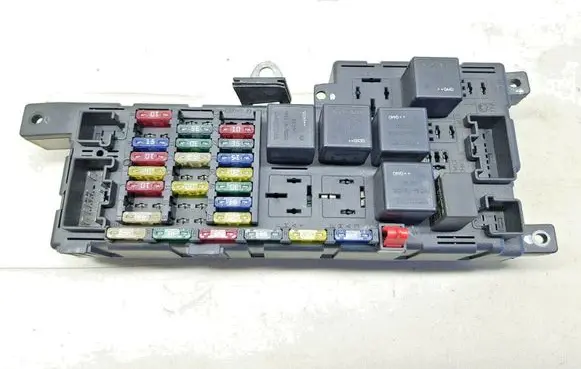 Volvo V70 Fuse box set 518829106 nr7208