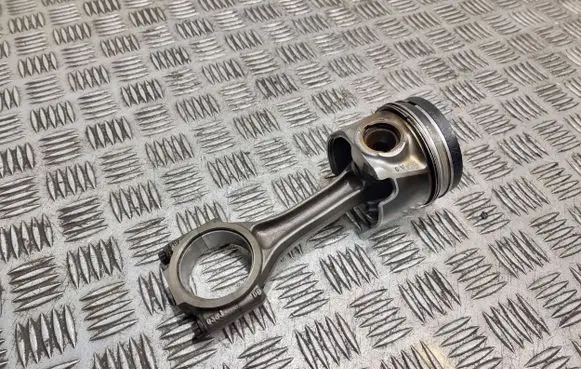 Volkswagen Touareg I Piston with connecting rod 038J 81L91M041