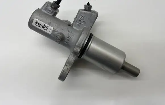 Audi A6 S6 C6 4F Master brake cylinder