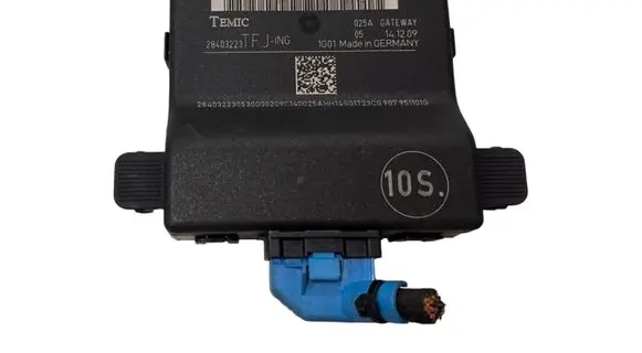 Volkswagen PASSAT B6 Gateway control module 3C0907530N 28403223