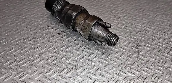 Volkswagen Golf II Fuel injector 068130201P