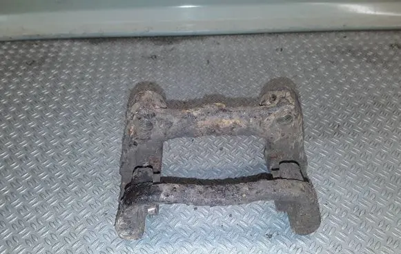 Opel Meriva B Brake caliper pad carrier rear 