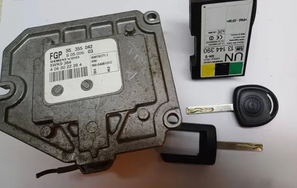 Opel Tigra B Engine control unit/module 55355042 5WK9384 4063022264