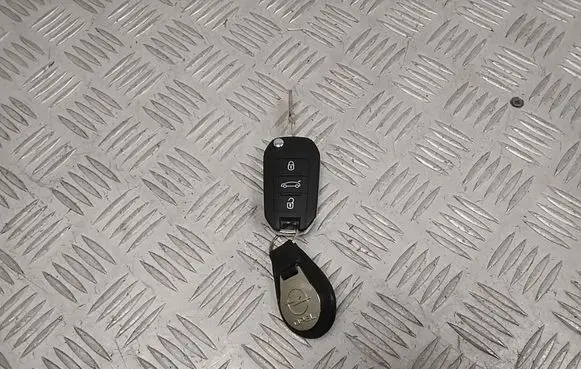 Opel Grandland X Ignition key/card 9811802177