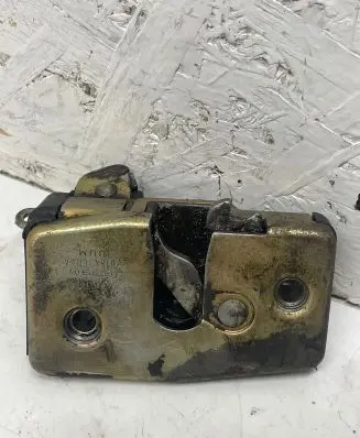 Volkswagen Multivan T4 Sliding door lock 701843604A