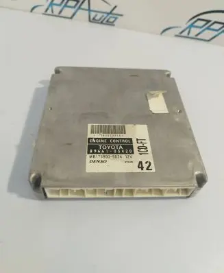 Toyota Avensis T220 Engine control unit/module 8966105420 1758005034 MB1758005034