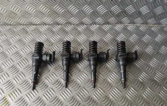 Volkswagen PASSAT B5 Fuel injectors set 0414720007 038130073F