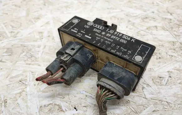 Volkswagen Golf IV Coolant fan relay 1J0919506K 898972000
