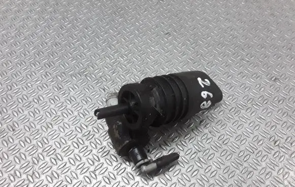 Volkswagen Touran I Windscreen/windshield washer pump