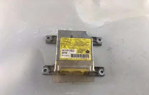 Mitsubishi Pajero Pinin Airbag control unit/module MR530940 X6T43871