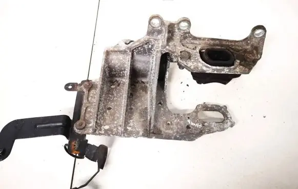 Nissan Qashqai Engine mount bracket