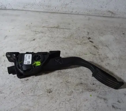 Volvo V40 Accelerator throttle pedal 31280596