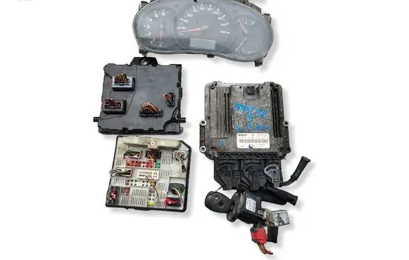 Renault Master III Engine control unit/module 237100899R