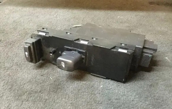 Volvo S60 Electric window control switch 30746075