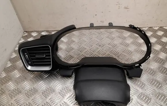 KIA Ceed Radio/GPS head unit trim 84830J7AB0