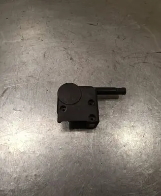Mercedes-Benz E W211 Switch for retractable tow bar A2113100073 05164006