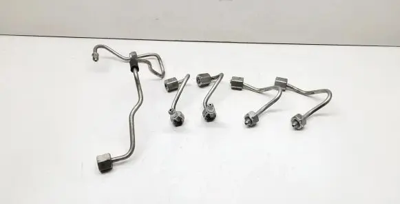 Fuel injector supply line/pipe