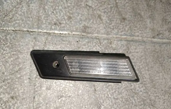BMW 3 E36 Front fender indicator light 185008
