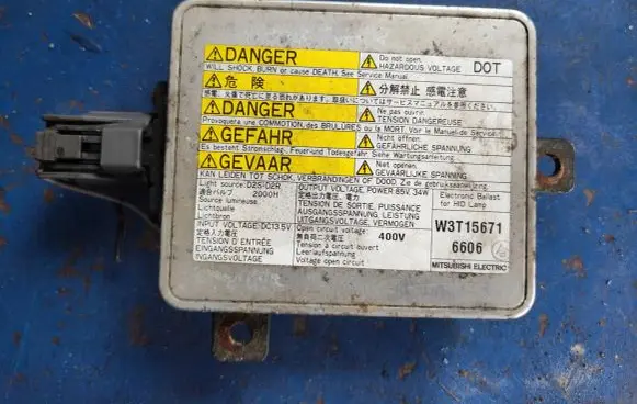 Mazda 5 Headlight/headlamp W3T15671