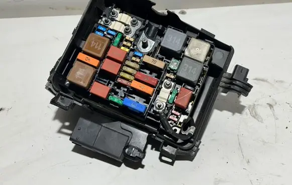 Citroen C5 Aircross Fuse module 9804848580