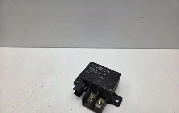 Mercedes-Benz E W211 Charging relay A0025423819 0025423819