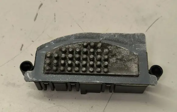 Porsche Macan (95B) Heater blower motor/fan resistor 8T0820521F