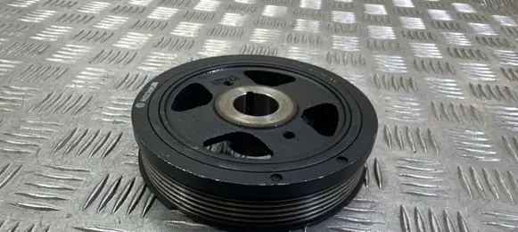 Toyota Yaris XP210 Crankshaft pulley NOK10302X