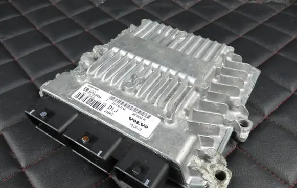 Volvo V50 Engine control unit/module 31211071AA 5WS40562A SID803AM