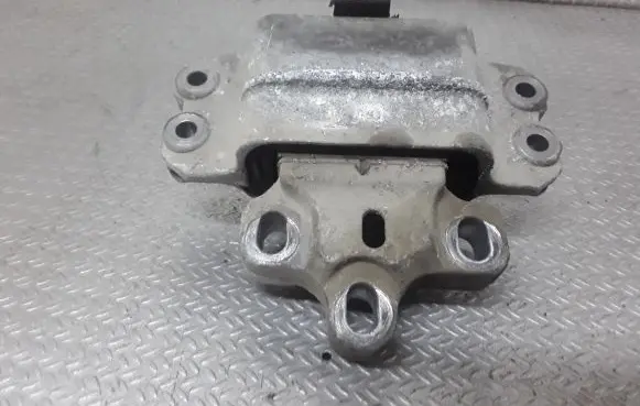 Skoda Octavia Mk2 (1Z) Gearbox mount 1K0199555