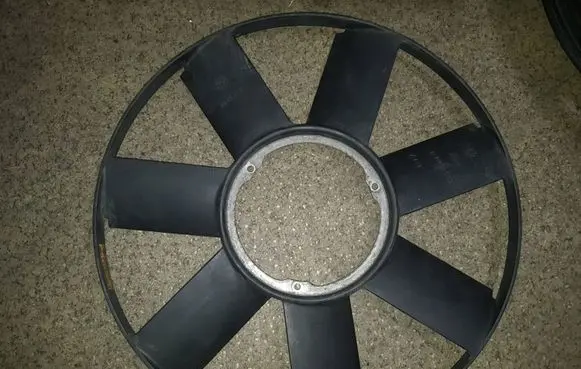 BMW 5 E39 Fan impeller 2243303 11522246040