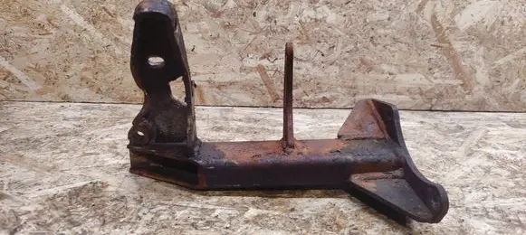 Mercedes-Benz 380 560SEC C126 A/C compressor mount bracket 
