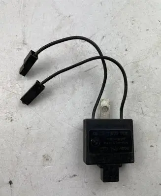 BMW 5 E34 Antenna control unit 65241379762 1379762