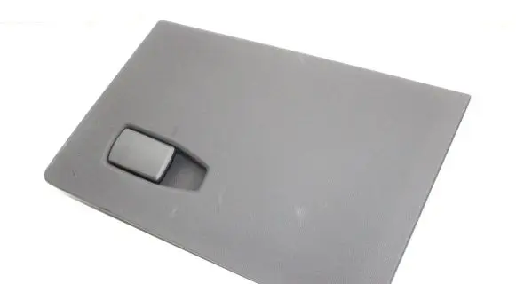 BMW i4 Glove box