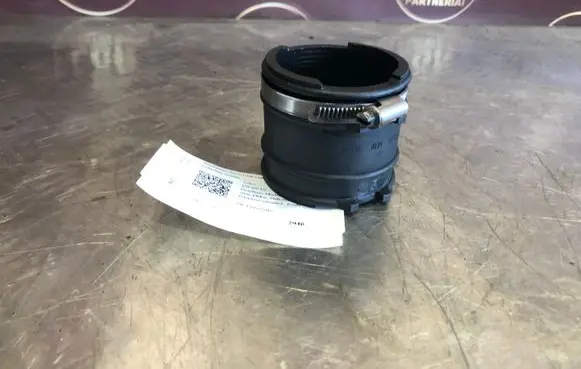 Volvo V70 Intercooler hose/pipe 6896534