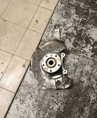 BMW 7 F01 F02 F03 F04 Front wheel hub spindle knuckle 6777749 14018510 101385880039