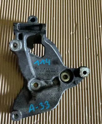 Skoda Octavia Mk3 (5E) Engine mounting bracket 04L260089