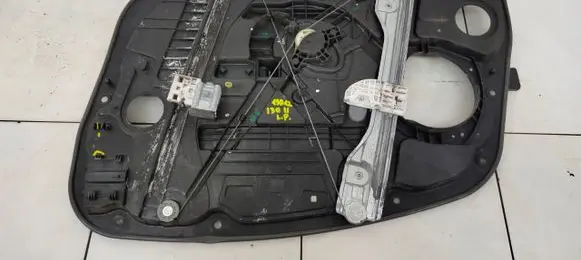 Hyundai i30 Front door window regulator with motor 82450A5000