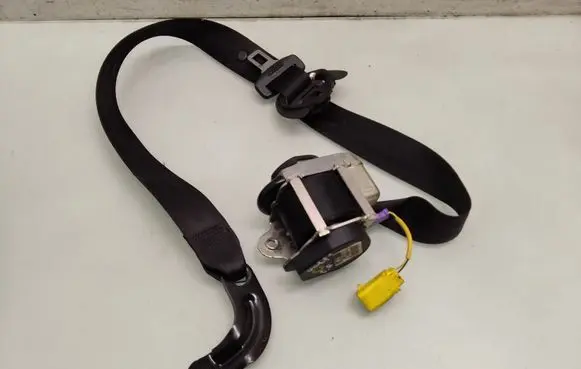 Volkswagen Golf Plus Front seatbelt 5M1857706