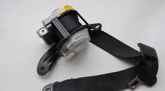 Volkswagen Golf VII Rear seatbelt 1036997
