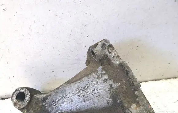 Mercedes-Benz 100 W631 Engine mounting bracket 6152232604