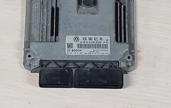 Volkswagen Golf V Engine control unit/module 03G906021PM