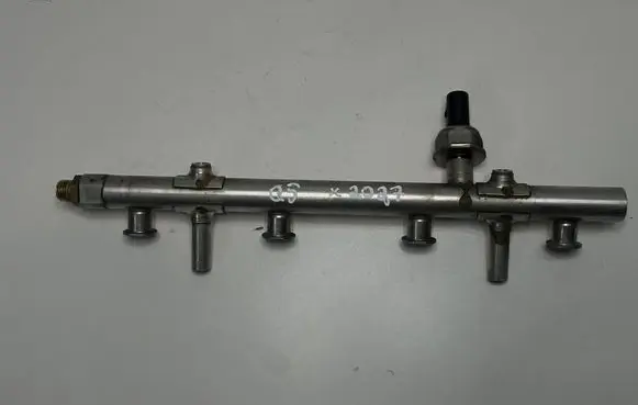 Audi Q5 SQ5 Fuel distributor 06K133317AA