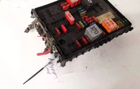 Volkswagen Golf V Fuse box set 1k0937124h