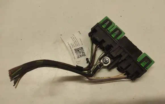 Peugeot 607 Relay mounting block