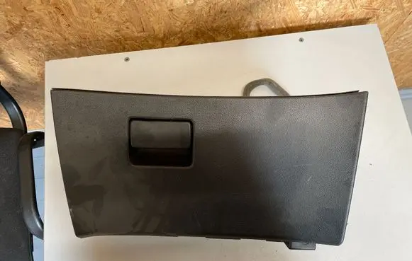 Opel Zafira C Glove box